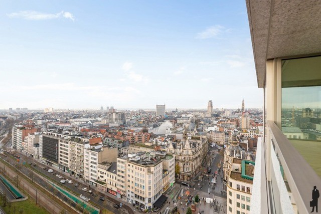 Hoekappartement op de 15de verdieping van de Antwerp Tower.  10