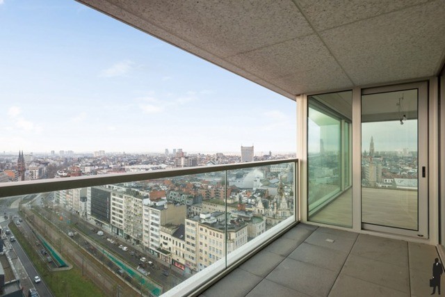 Hoekappartement op de 15de verdieping van de Antwerp Tower.  9