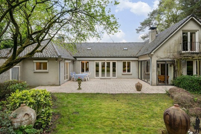 Villa op 1.750 m² nabij NL grens in villawijk van Poppel 22
