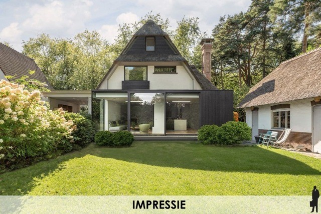 Een vrijstaande villa, genaamd "Koperen Hoorn" en dit op ca. 1.115m² en grenzende aan achterliggend domein  21
