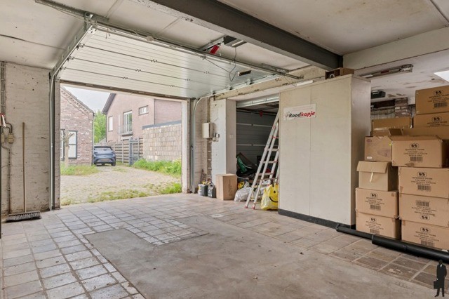Ruime woning met dubbele garage op 785m² nabij grens NL 20
