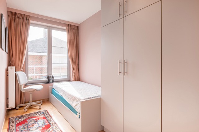 Goed gelegen appartement met 3 slpk., 2 bdk. en groot terras nabij het centrum van Hoogstraten!  16