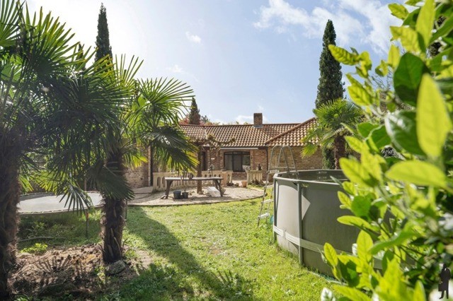Provençaalse villa met 3 slaapkamers op ruim perceel van ca 2400m² 30