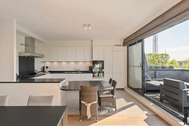 Uitzonderlijk duplex-appartement (ca. 168 m²) te Sint-Job-in-'t-Goor met 3 slpk en 2 bdk, direct aan het kanaal Schoten-Turnhout! 17