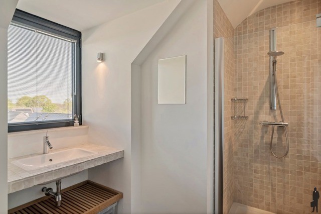 Uitzonderlijk duplex-appartement (ca. 168 m²) te Sint-Job-in-'t-Goor met 3 slpk en 2 bdk, direct aan het kanaal Schoten-Turnhout! 31