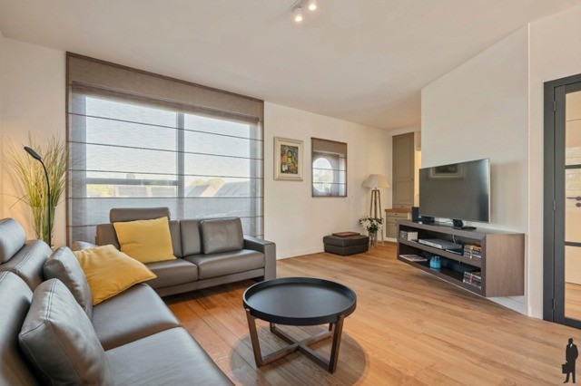 Uitzonderlijk duplex-appartement (ca. 168 m²) te Sint-Job-in-'t-Goor met 3 slpk en 2 bdk, direct aan het kanaal Schoten-Turnhout! 10