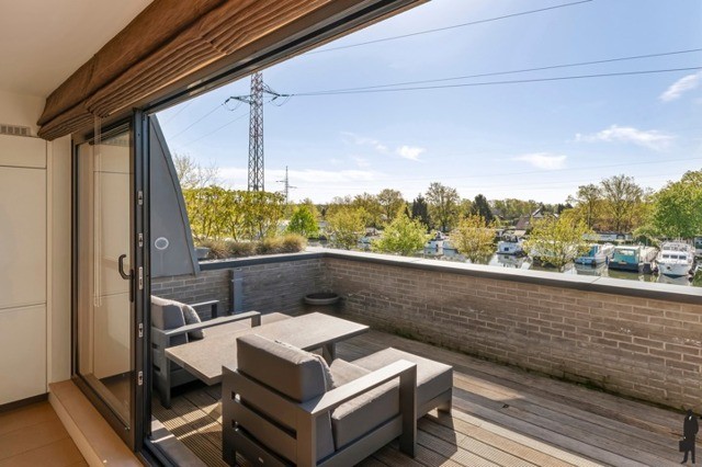 Uitzonderlijk duplex-appartement (ca. 168 m²) te Sint-Job-in-'t-Goor met 3 slpk en 2 bdk, direct aan het kanaal Schoten-Turnhout! 22
