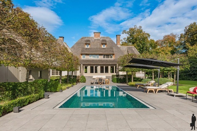 In Vriesdonk, charmante rietgedekte villa met zwembad!  1